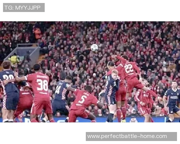 足总杯惊现冷门尤文图斯与利物浦战平引发争议判罚全场沸腾