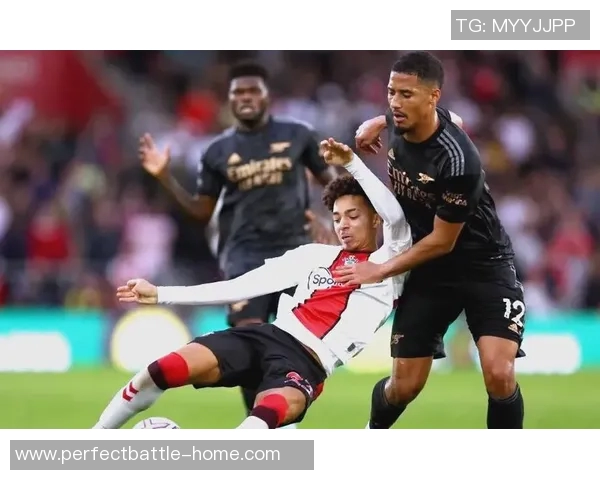 英超激战莱比锡狂胜阿森纳六比二帽子戏法引发争议判罚热议