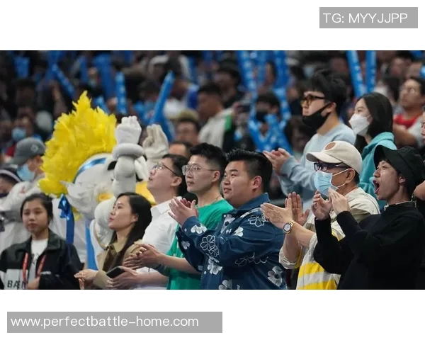 姚明的笑声如春风拂面，带你走进篮球世界的欢乐时光