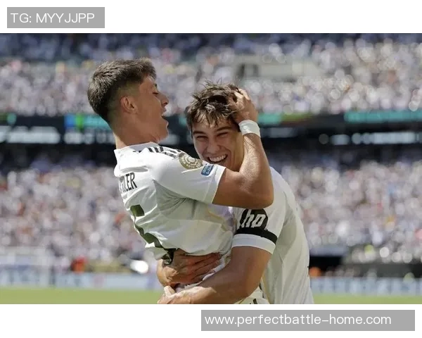 德甲精彩对决波尔图逆转皇马帽子戏法引发争议判罚全场沸腾 德甲精彩对决波尔图逆转皇马帽子戏法引发争议判罚全场沸腾