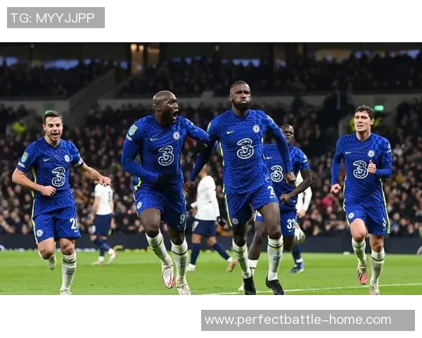 欧冠激战本菲卡与巴黎圣日耳曼互交白卷补时进球引发全场狂欢 欧冠激战本菲卡与巴黎圣日耳曼互交白卷补时进球引发全场狂欢