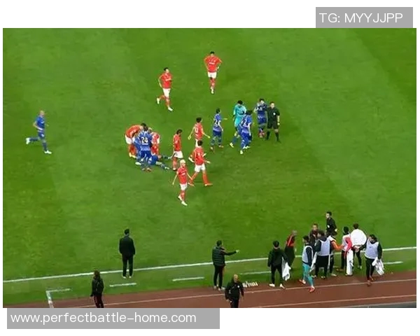 友谊赛惊现争议判罚巴黎圣日耳曼险胜莱比锡引发全场热议